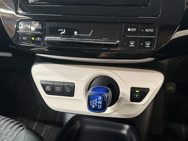 トヨタ プリウス Ｓ