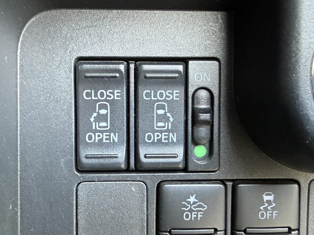 トヨタ タンク ｶｽﾀﾑG S 4WD