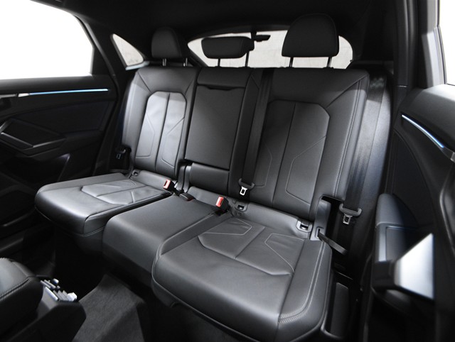 アウディ ｱｳﾃﾞｨ Q3 35TFSI Sﾗｲﾝ