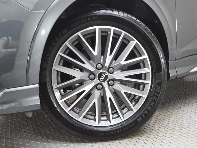 アウディ ｱｳﾃﾞｨ Q3 35TFSI Sﾗｲﾝ