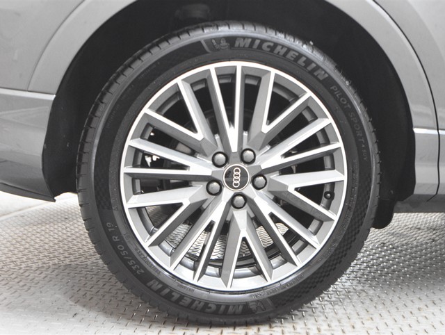 アウディ ｱｳﾃﾞｨ Q3 35TFSI Sﾗｲﾝ