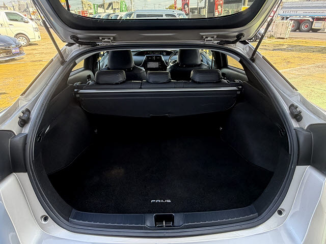 トヨタ プリウス Sセーフティプラス