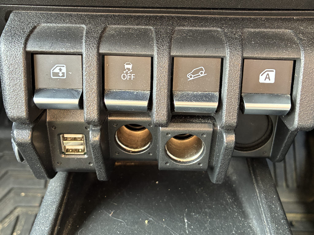 スズキ ジムニーシエラ JC 4WD