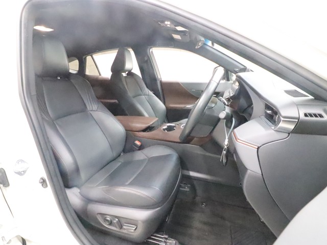 トヨタ ハリアー Zレザーパッケージ