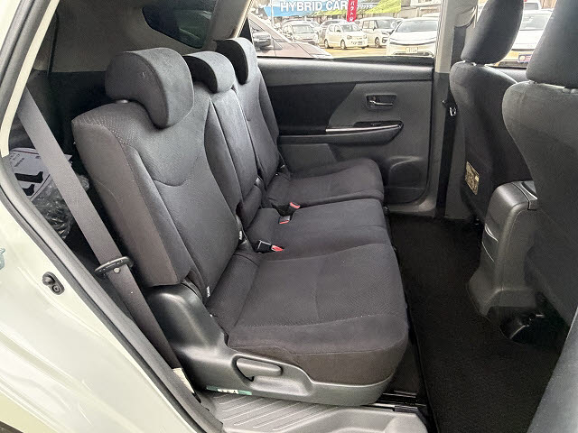 トヨタ プリウスアルファ Sチューンブラック