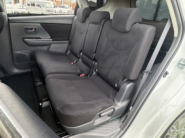 トヨタ プリウスアルファ Sチューンブラック