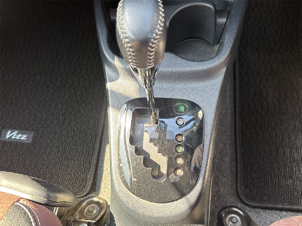 トヨタ ヴィッツ ハイブリッドU