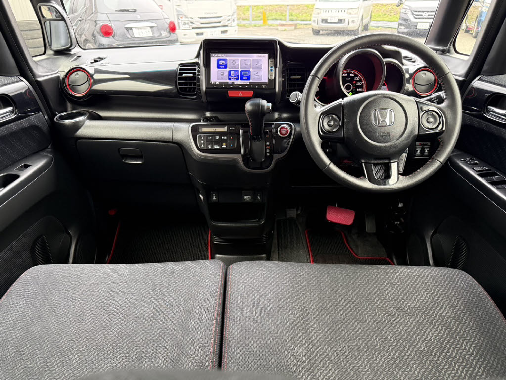 ホンダ Ｎ　ＢＯＸカスタム ﾀｰﾎﾞSSﾊﾟｯｹｰｼﾞ2ﾄｰﾝｶﾗｰｽﾀｲﾙ 4WD