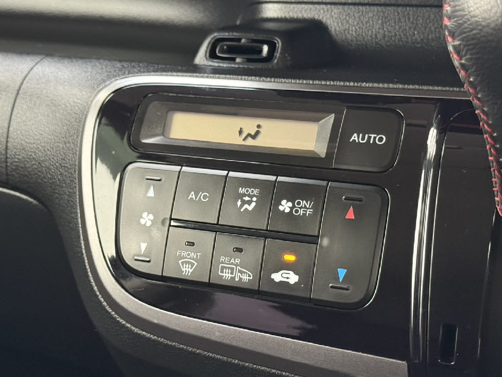 ホンダ Ｎ　ＢＯＸカスタム ﾀｰﾎﾞSSﾊﾟｯｹｰｼﾞ2ﾄｰﾝｶﾗｰｽﾀｲﾙ 4WD