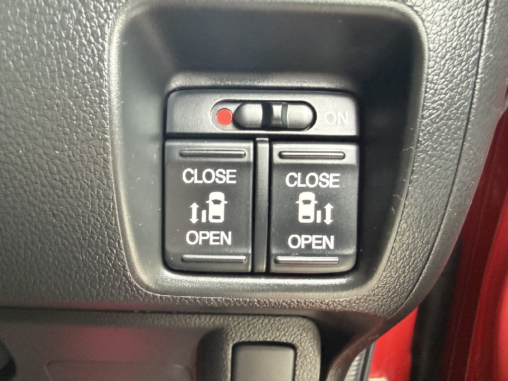 ホンダ Ｎ　ＢＯＸカスタム ﾀｰﾎﾞSSﾊﾟｯｹｰｼﾞ2ﾄｰﾝｶﾗｰｽﾀｲﾙ 4WD