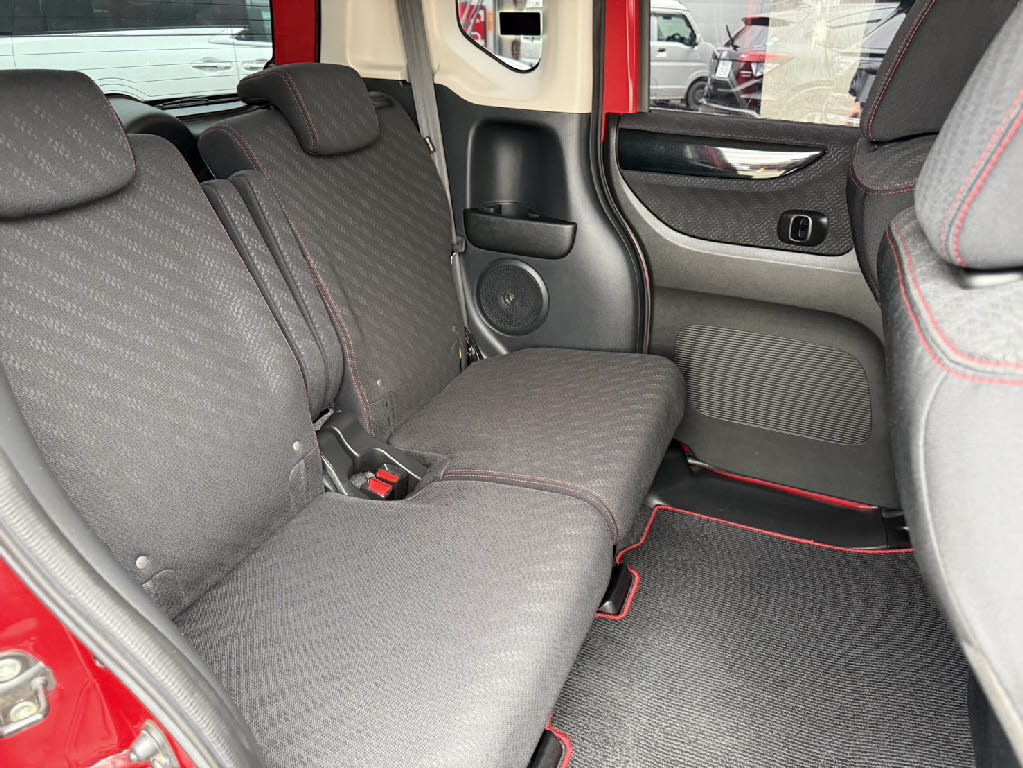 ホンダ Ｎ　ＢＯＸカスタム ﾀｰﾎﾞSSﾊﾟｯｹｰｼﾞ2ﾄｰﾝｶﾗｰｽﾀｲﾙ 4WD