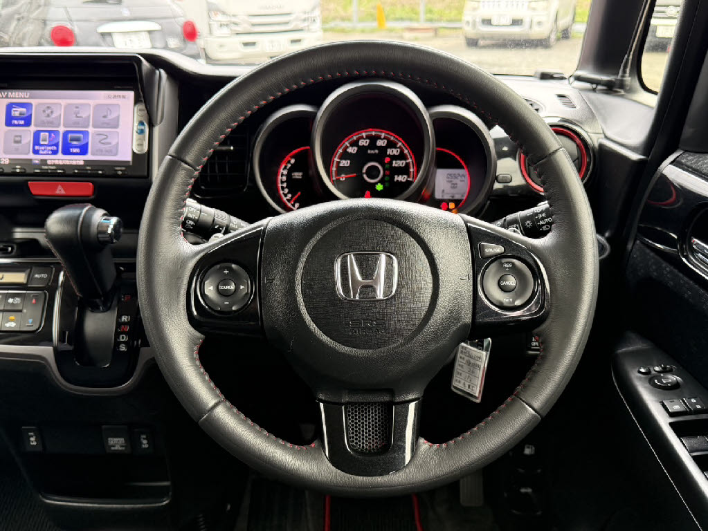 ホンダ Ｎ　ＢＯＸカスタム ﾀｰﾎﾞSSﾊﾟｯｹｰｼﾞ2ﾄｰﾝｶﾗｰｽﾀｲﾙ 4WD
