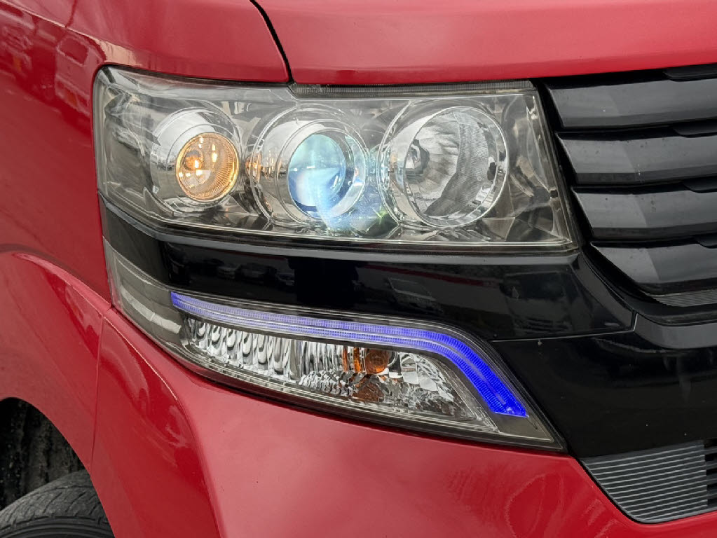 ホンダ Ｎ　ＢＯＸカスタム ﾀｰﾎﾞSSﾊﾟｯｹｰｼﾞ2ﾄｰﾝｶﾗｰｽﾀｲﾙ 4WD