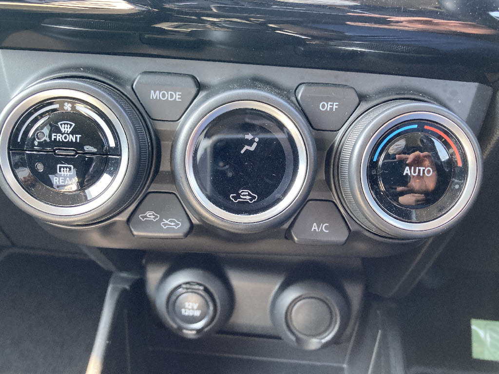 スズキ スイフト 1.2HYBRID ML 4WD