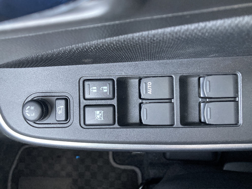 スズキ スイフト 1.2HYBRID ML 4WD