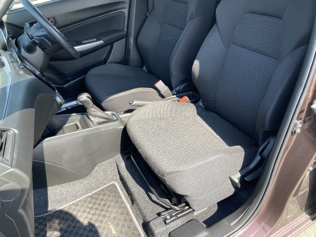 スズキ スイフト 1.2HYBRID ML 4WD