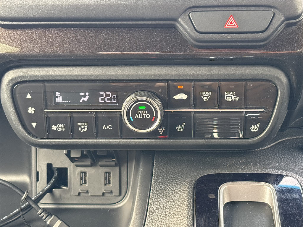 ホンダ Ｎ　ＢＯＸカスタム G Lﾎﾝﾀﾞｾﾝｼﾝｸﾞ 4WD