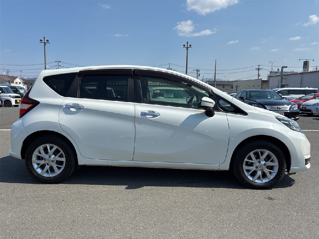 ニッサン ノート ﾒﾀﾞﾘｽﾄX 4WDｽﾏｰﾄｾｰﾌﾃｨｰｴﾃﾞｨｼｮﾝ