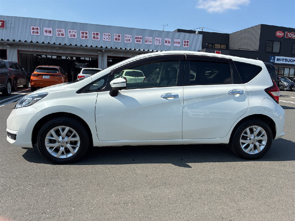 ニッサン ノート ﾒﾀﾞﾘｽﾄX 4WDｽﾏｰﾄｾｰﾌﾃｨｰｴﾃﾞｨｼｮﾝ