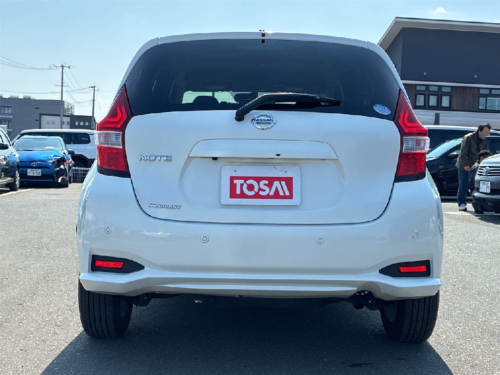 ニッサン ノート ﾒﾀﾞﾘｽﾄX 4WDｽﾏｰﾄｾｰﾌﾃｨｰｴﾃﾞｨｼｮﾝ
