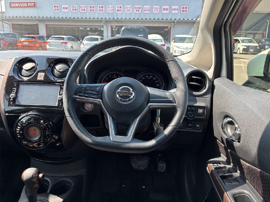 ニッサン ノート ﾒﾀﾞﾘｽﾄX 4WDｽﾏｰﾄｾｰﾌﾃｨｰｴﾃﾞｨｼｮﾝ