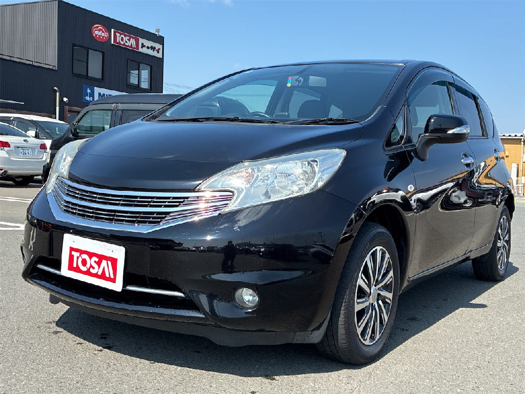 ニッサン ノート ｱｸｼｽ 4WD