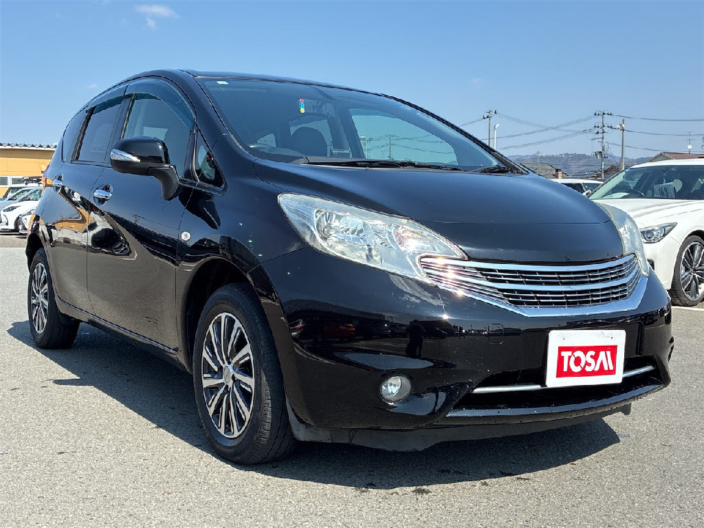 ニッサン ノート ｱｸｼｽ 4WD