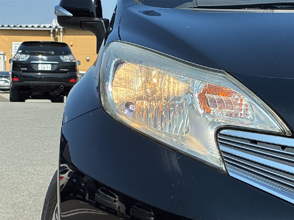 ニッサン ノート ｱｸｼｽ 4WD