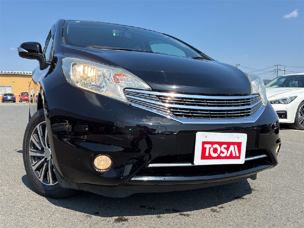 ニッサン ノート ｱｸｼｽ 4WD