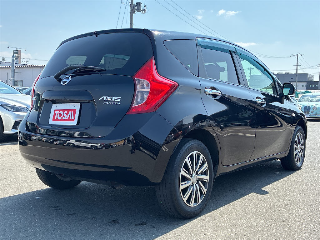 ニッサン ノート ｱｸｼｽ 4WD