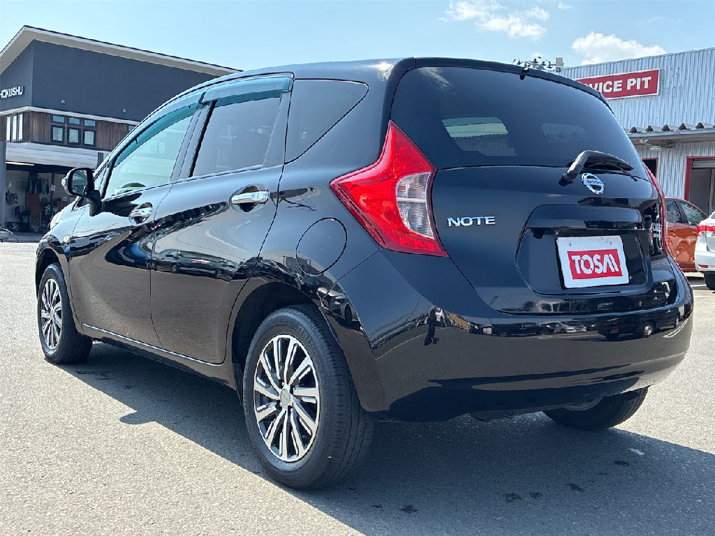 ニッサン ノート ｱｸｼｽ 4WD