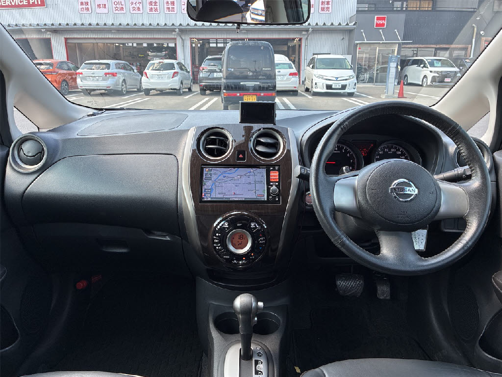 ニッサン ノート ｱｸｼｽ 4WD