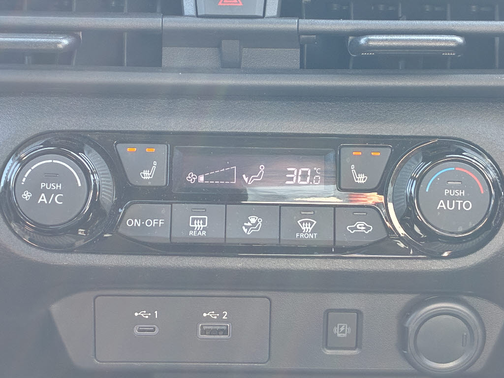 ニッサン ノート X FOUR 4WD