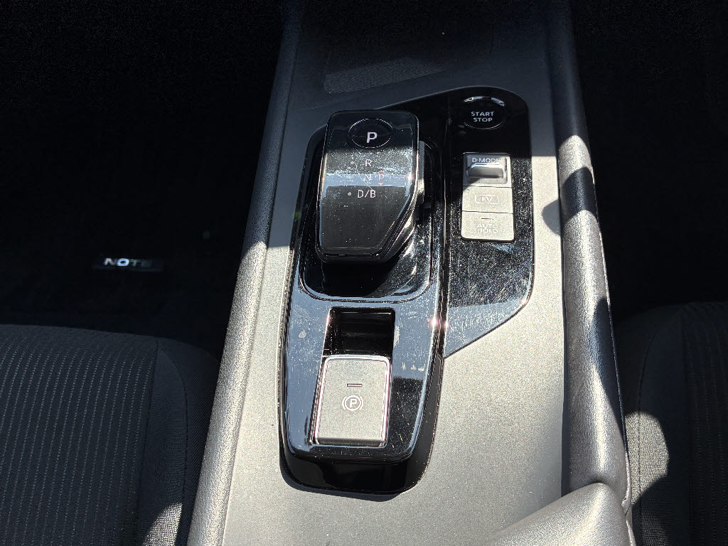 ニッサン ノート X FOUR 4WD