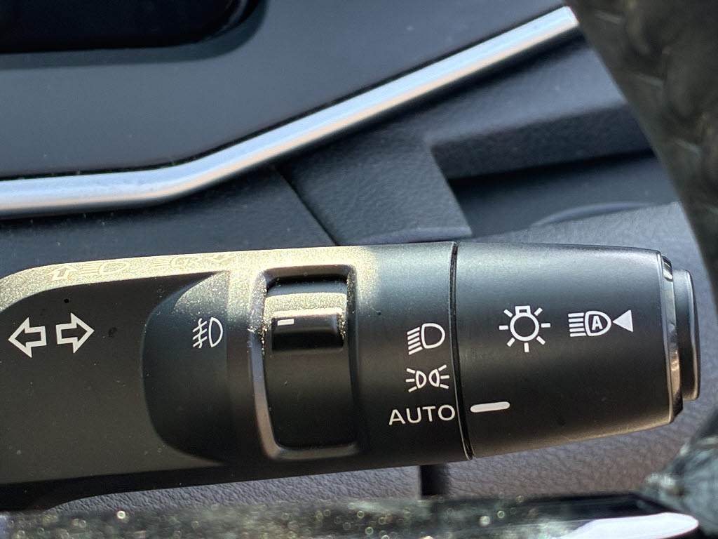 ニッサン ノート X FOUR 4WD