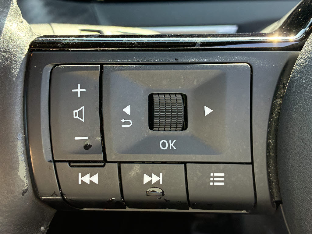 ニッサン ノート X FOUR 4WD