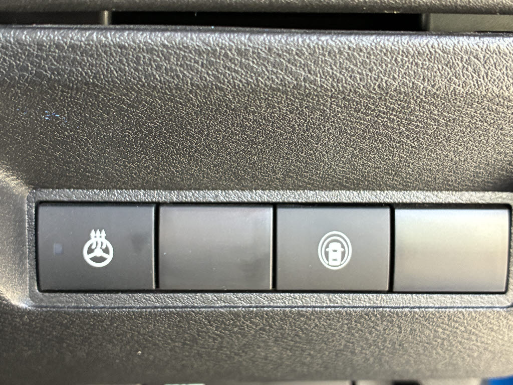 ニッサン ノート X FOUR 4WD