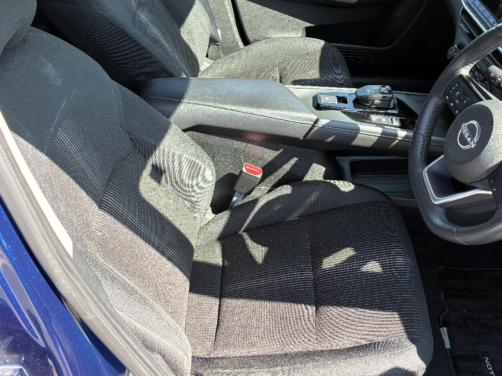 ニッサン ノート X FOUR 4WD