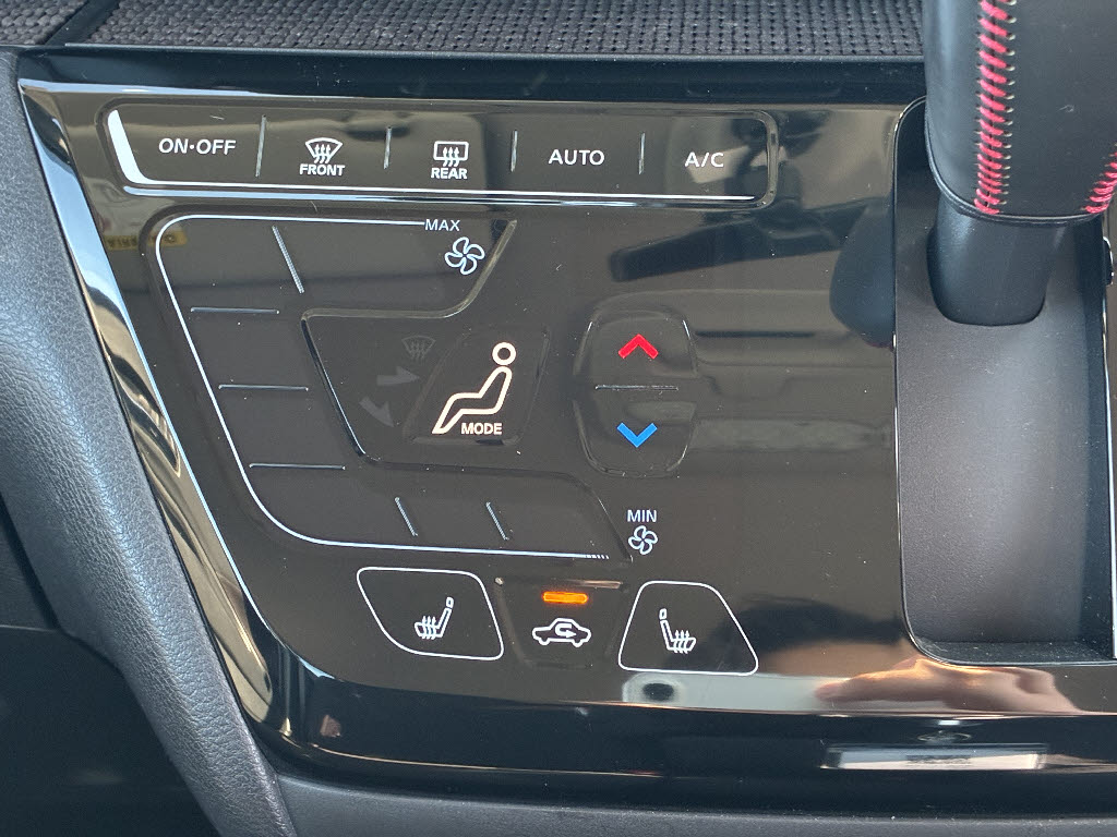 三菱 eKｸﾛｽ ｽﾍﾟｰｽ T 4WD