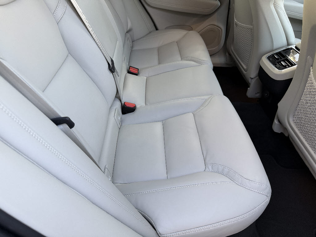 ボルボ ボルボ ＸＣ６０ B5 AWD ｲﾝｽｸﾘﾌﾟｼｮﾝ 4WD