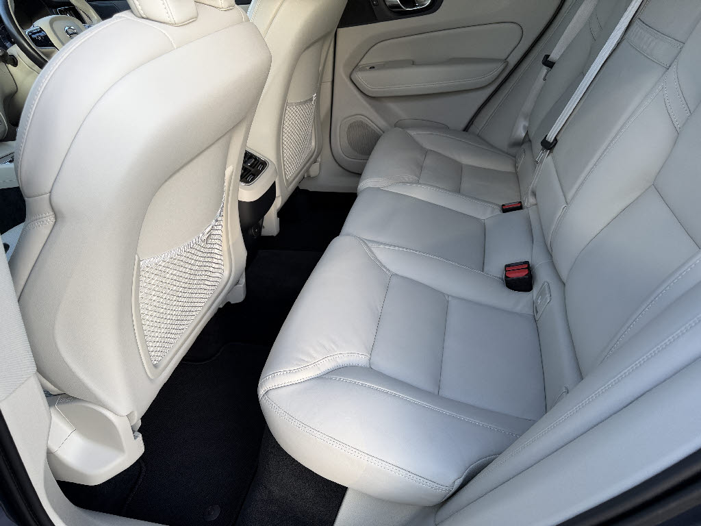 ボルボ ボルボ ＸＣ６０ B5 AWD ｲﾝｽｸﾘﾌﾟｼｮﾝ 4WD