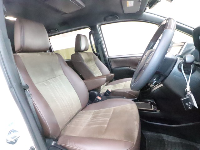 トヨタ エスクァイアＨＶ Ｇｉプレミアムパッケージ