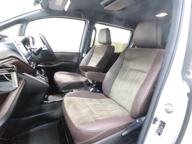 トヨタ エスクァイアＨＶ Ｇｉプレミアムパッケージ