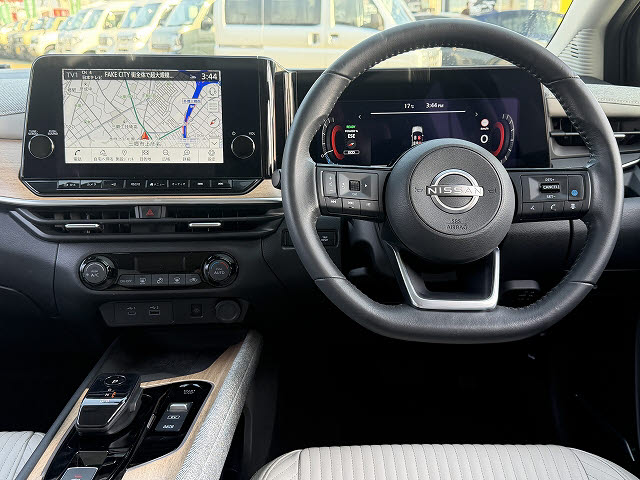 ニッサン オーラ Ｇレザーエディション