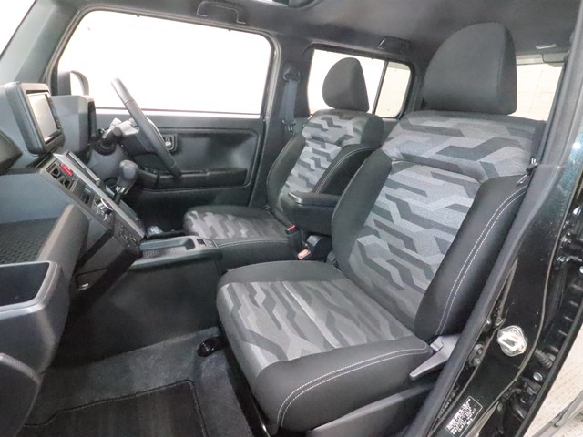 ダイハツ タフト Gダーククロムベンチャー