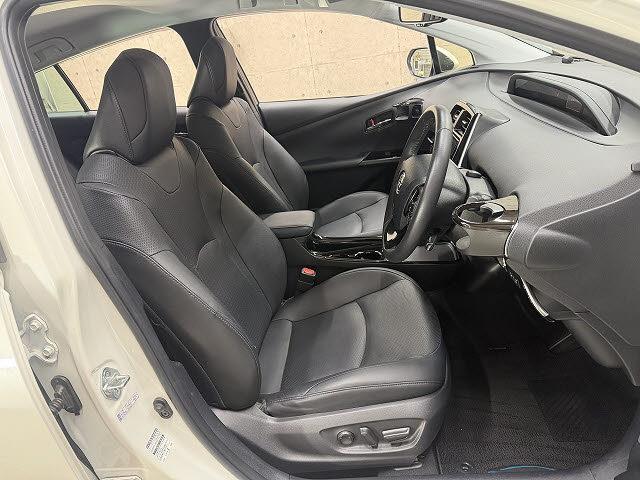 トヨタ プリウス Ａプレミアム