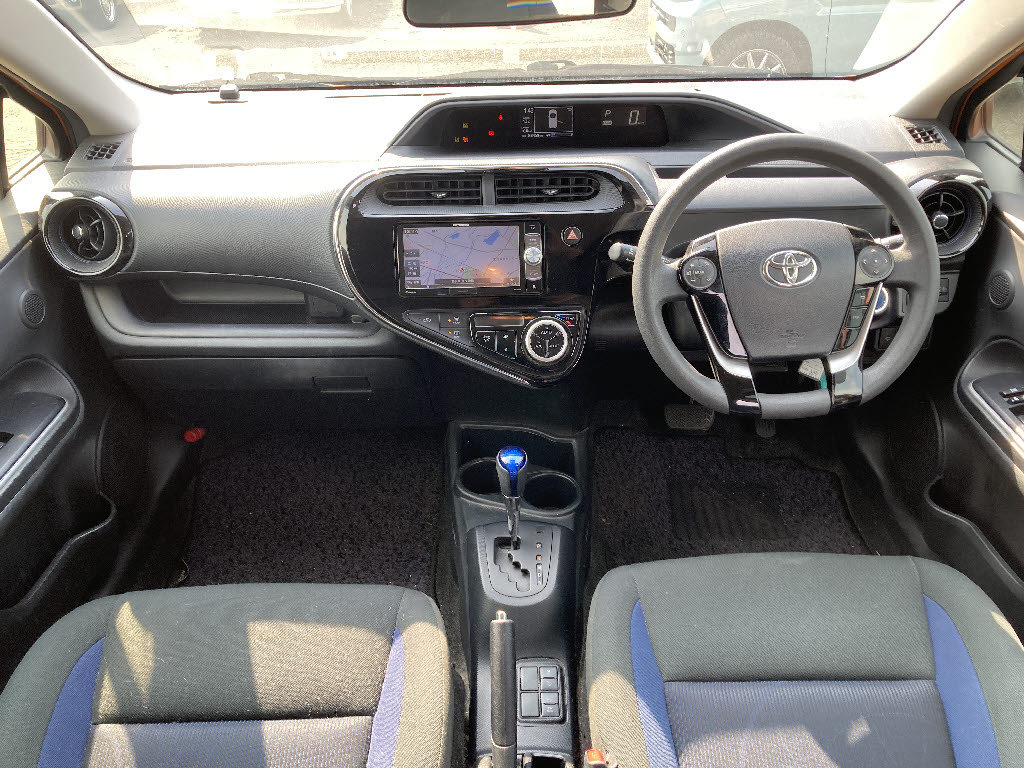 トヨタ アクア S