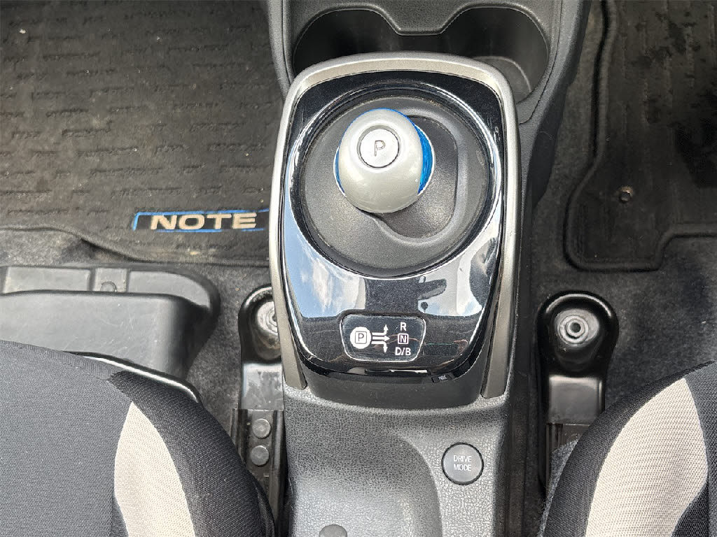 ニッサン ノート ｅパワーＸ ＦＯＵＲ