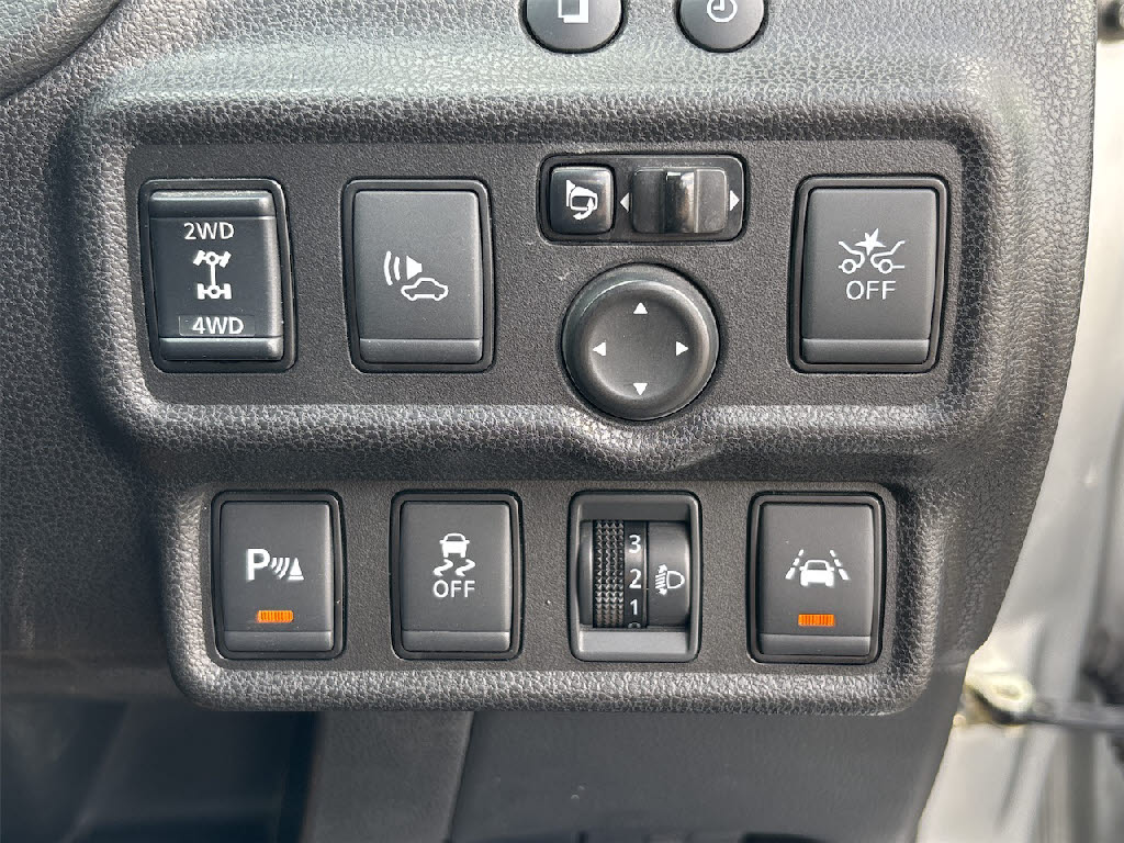 ニッサン ノート ｅパワーＸ ＦＯＵＲ