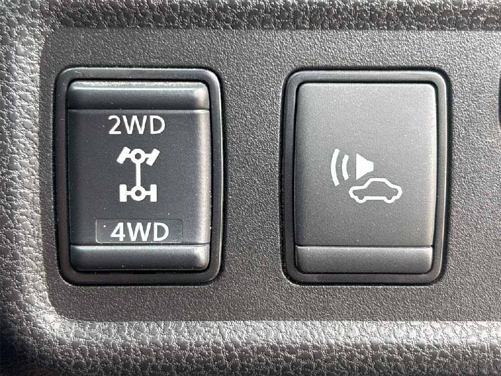 ニッサン ノート ｅパワーＸ ＦＯＵＲ